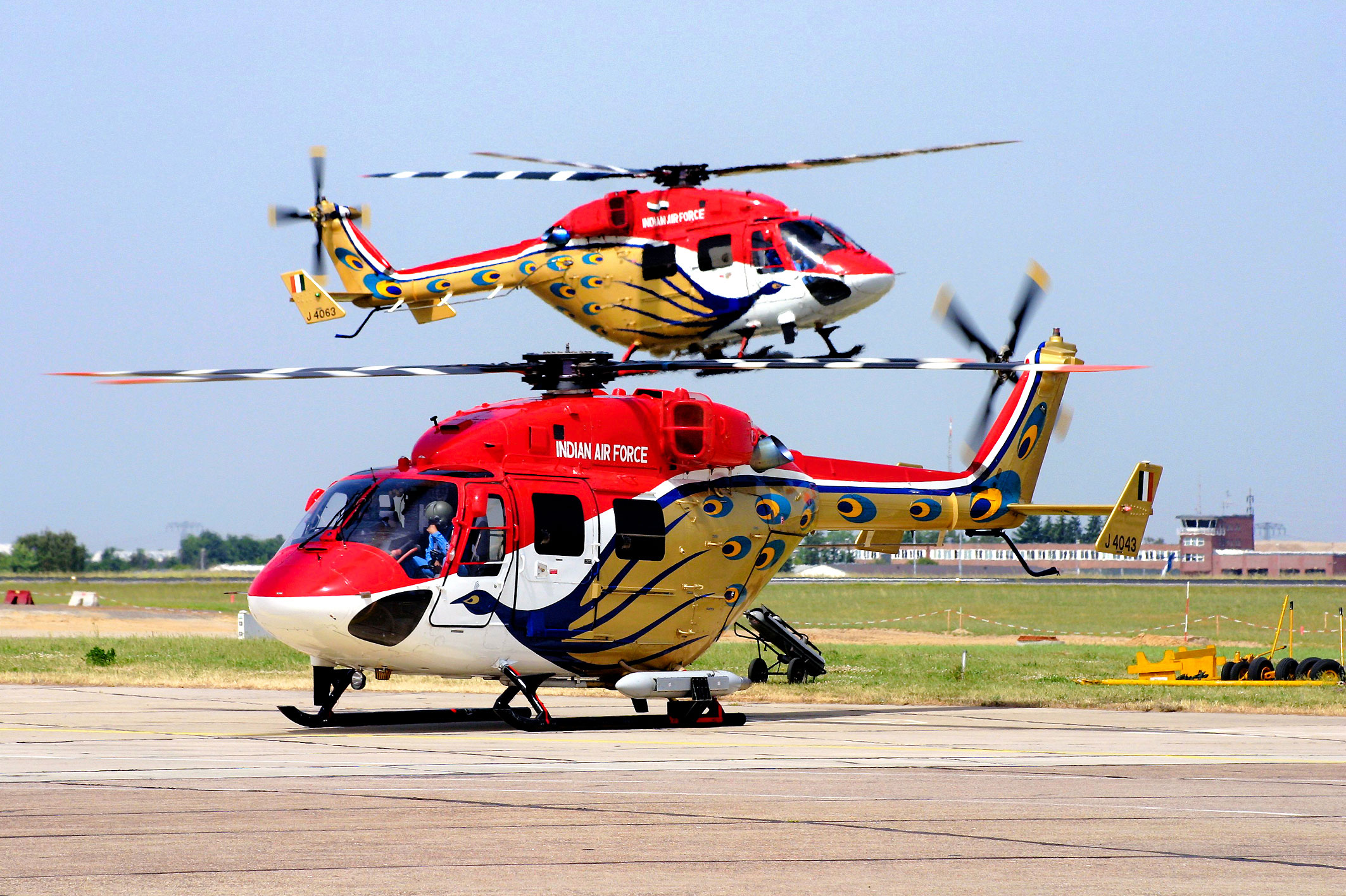 Der "Dienstanzug" der Helikopter des Kunstflugteams SARANG der indischen Luftwaffe ist ebenfalls ein Hingucker © Marco Wadin 2008